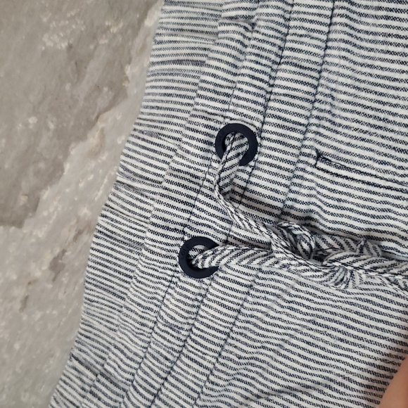 Lole Striped White & Navy Blue Women's Mini Shorts. Linen Blend. 4". Size L. - Picture 2 of 11